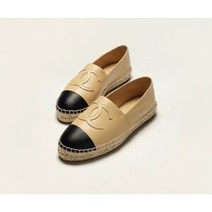 Chanel CC Espadrilles Beige Black Cap Toe Leather Flats Size 39 Lambskin